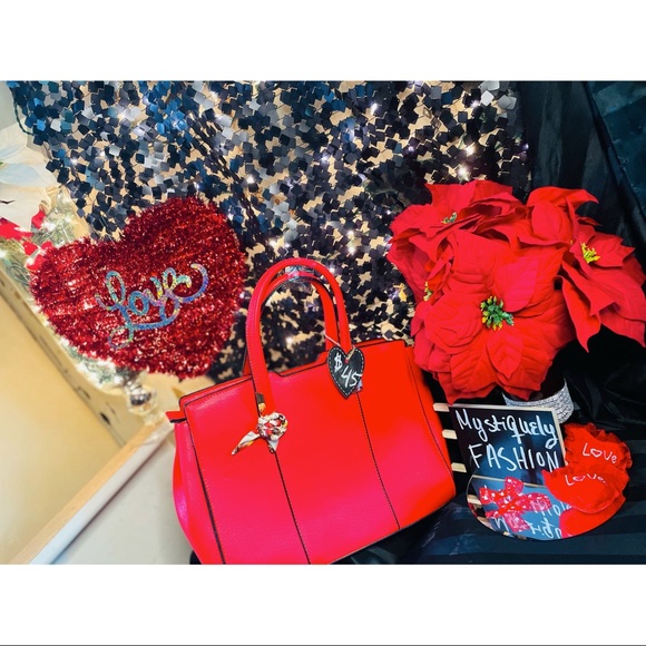 Red Passion Women’s Shoulder Bag - Picture 7 of 7